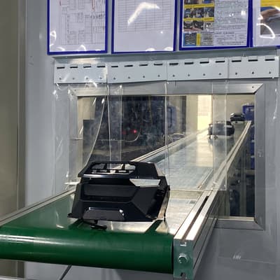 Conveyor Belt for Transferring Products After Injection Molding Machine