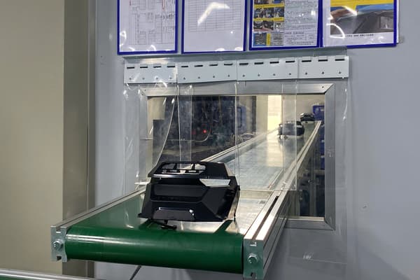 Conveyor Belt for Transferring Products After Injection Molding Machine