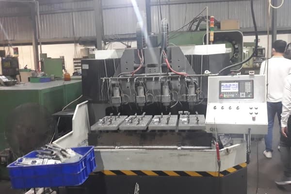 CNC milling machine 1