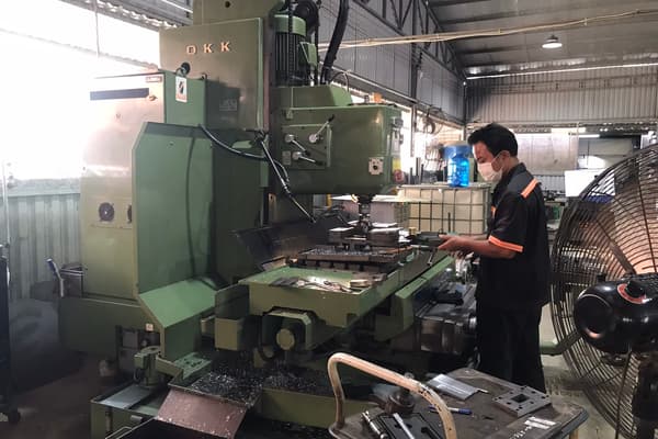 CNC milling machine  2 