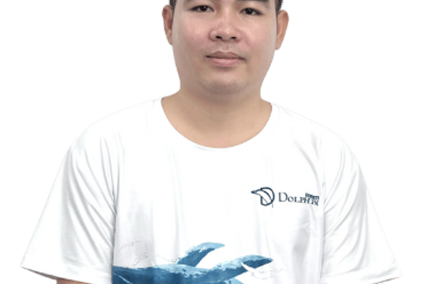 DEWIN sourcing team member wearing the DEWIN T-shirt