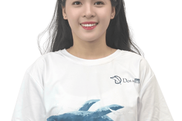 DEWIN sourcing team member wearing the DEWIN T-shirt